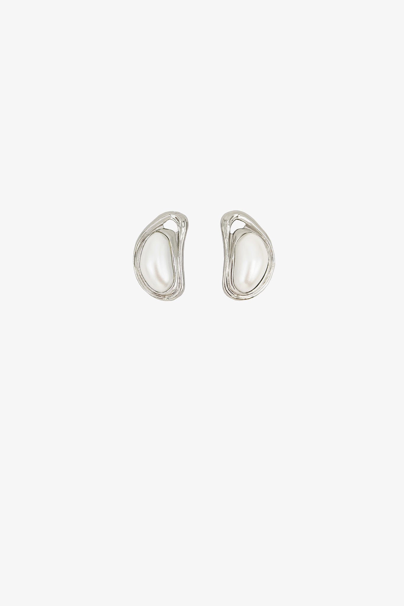 Silver Pearl Earrings for Bridesmaids | Valia by Petit Moments